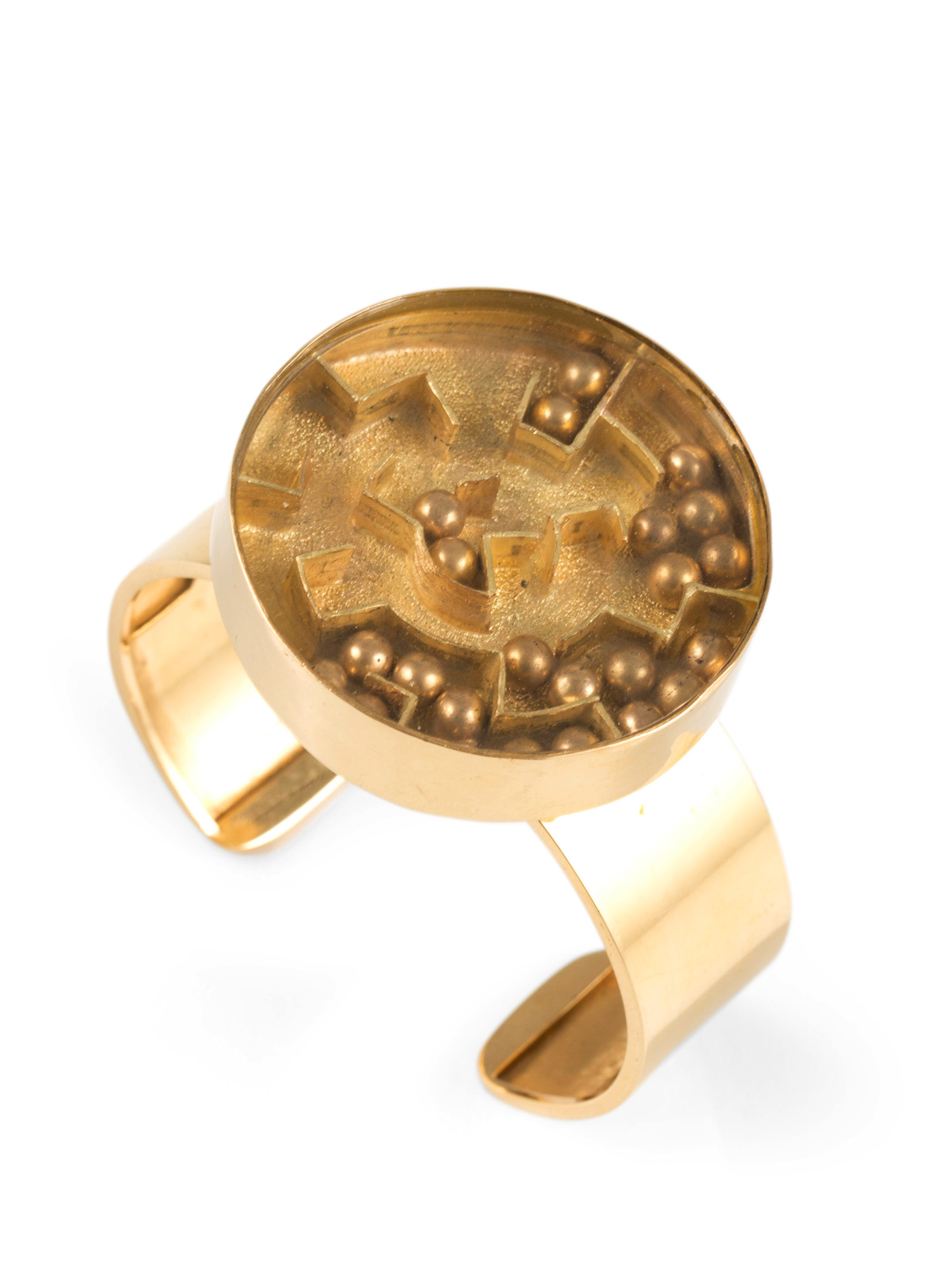 vingt-deux-deni-spheres-de-chaque-cote-d-une-demi-couronne-1974